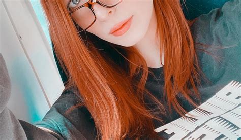 MollyRedWolf's Porn Videos .